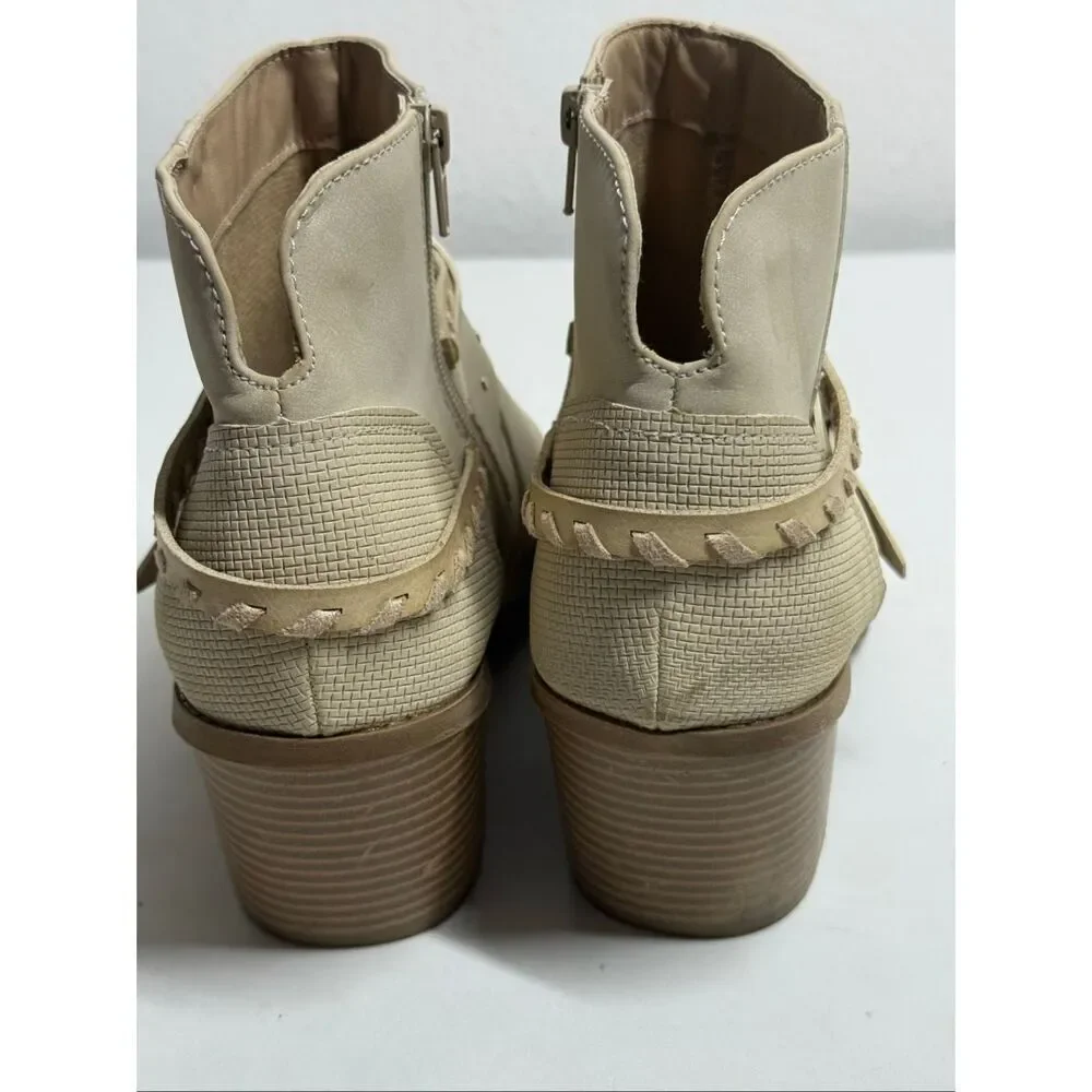 Maurices Elsa Belted Ankle Boot Size 11 Light Cream Beige